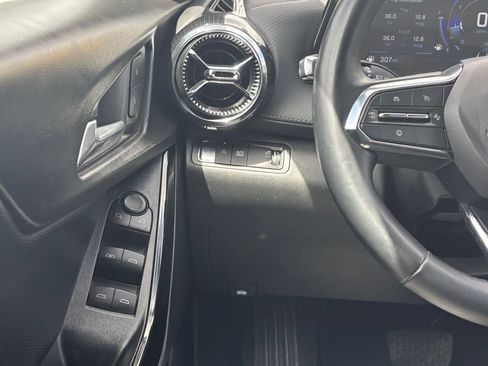 Used 2025 Chevrolet Equinox LT FWD image 31