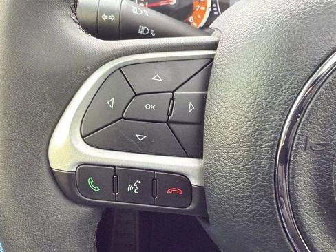 Used 2018 Jeep Renegade Latitude w/ Popular Equipment Group image 12