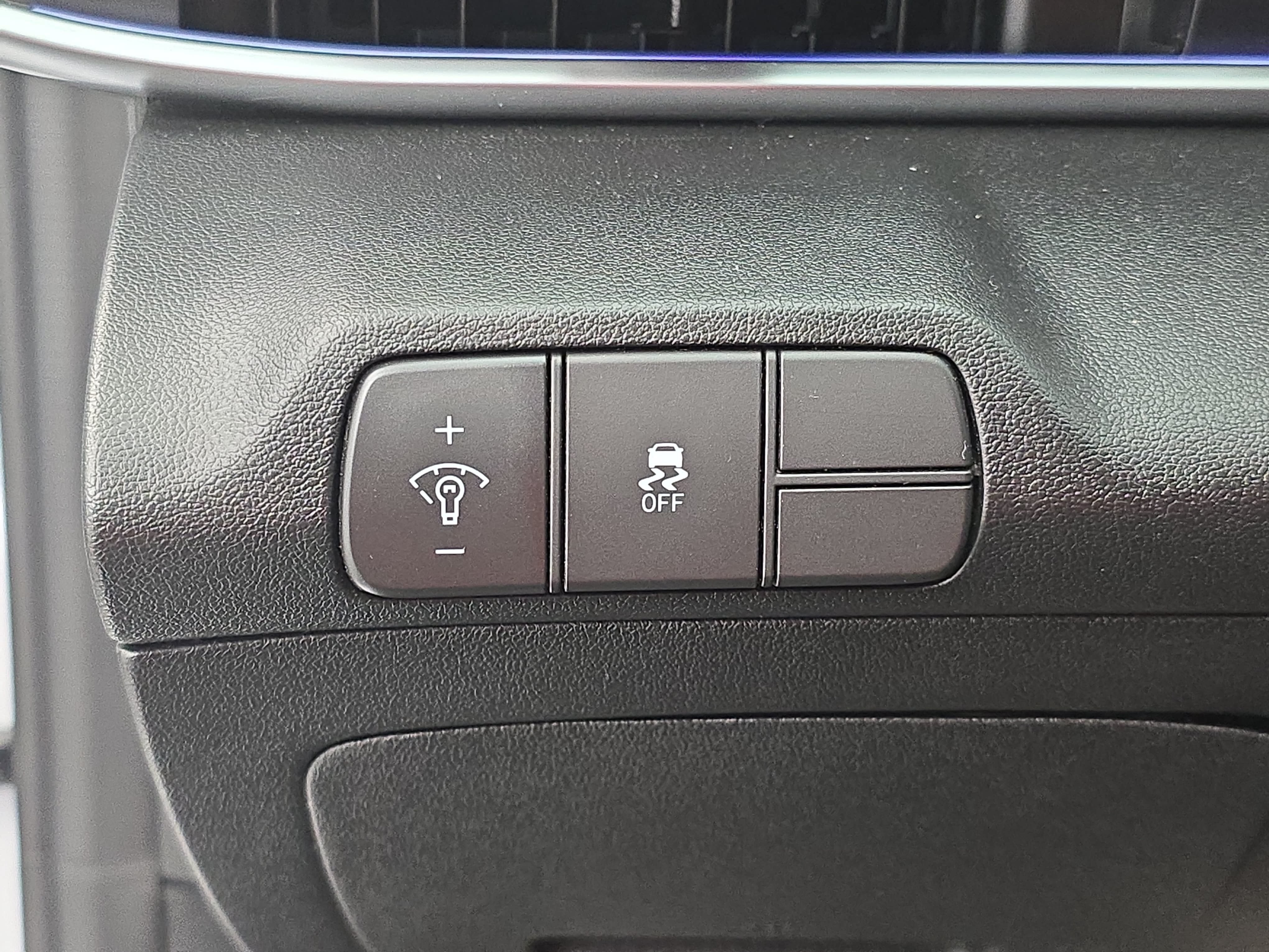 Used 2025 Hyundai Elantra Limited FWD image 25