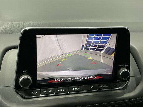 Used 2025 Nissan Rogue S image 4