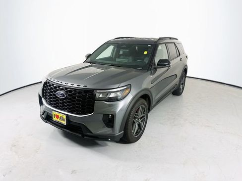 Used 2025 Ford Explorer ST-Line w/ ST-Line Street Pack AWD/4WD image 5