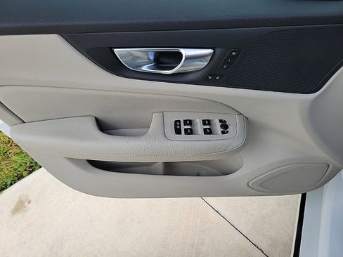 Used 2020 Volvo S60 T5 Momentum image 15