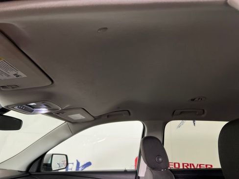 Used 2021 Chevrolet Traverse LT image 22