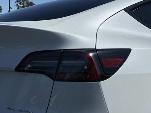 Used 2021 Tesla Model Y Long Range AWD/4WD image 9
