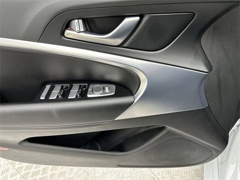 Used 2023 Genesis G70 2.0T image 13