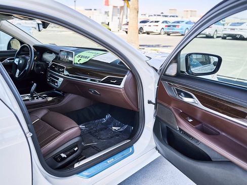 Used 2020 BMW 750i xDrive w/ Executive Package AWD/4WD image 12