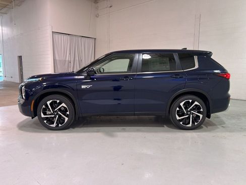 New 2025 Mitsubishi Outlander SE image 4