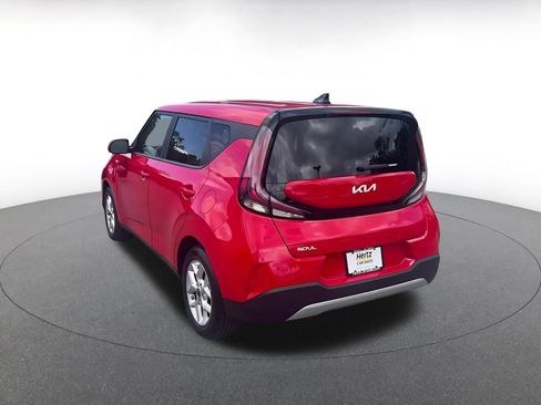 Used 2025 Kia Soul LX w/ LX Technology Package FWD image 10