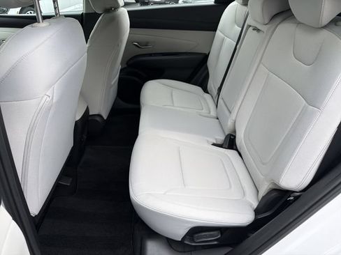 Certified 2025 Hyundai Tucson SE FWD image 20