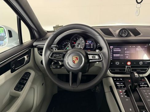 Certified 2025 Porsche Macan image 20