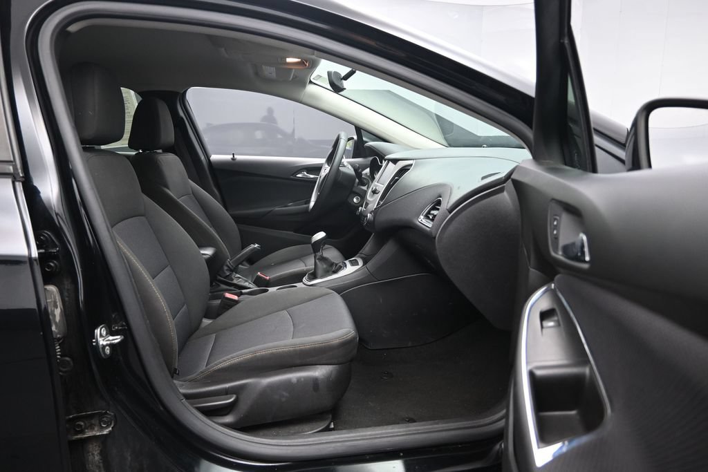 Used 2017 Chevrolet Cruze LS FWD image 26
