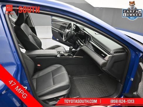 Used 2025 Toyota Camry XLE FWD image 31