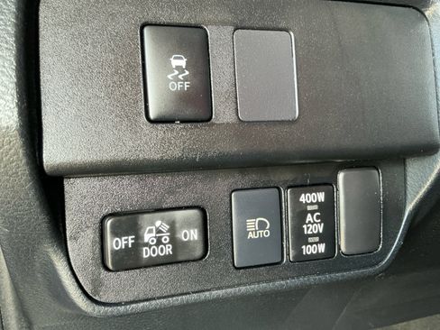 Used 2020 Toyota Tacoma TRD Sport w/ Technology Package image 31