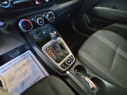 Used 2021 Hyundai Venue SEL FWD image 18