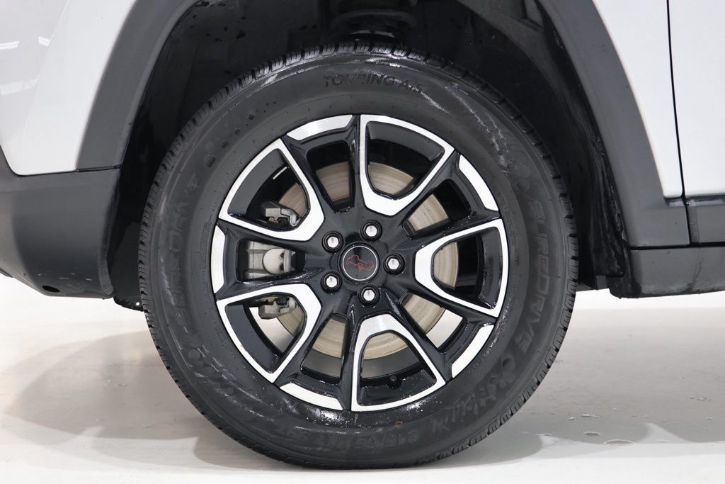 Used 2025 Jeep Compass Trailhawk AWD/4WD image 9
