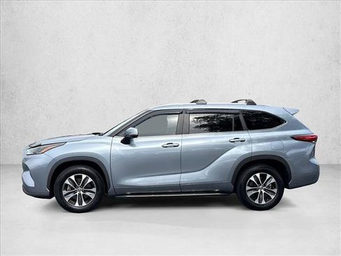 Used 2023 Toyota Highlander XLE FWD image 8