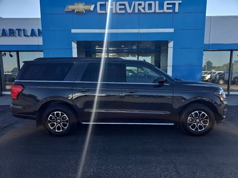 Used 2023 Ford Expedition Max XLT AWD/4WD image 2