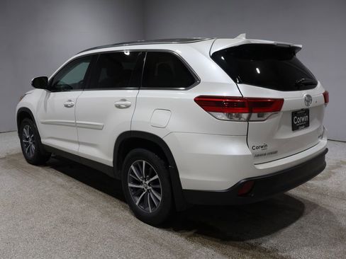 Used 2019 Toyota Highlander XLE image 4