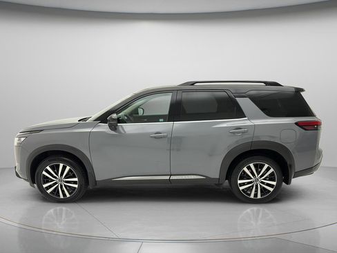 Used 2024 Nissan Pathfinder Platinum AWD/4WD image 8