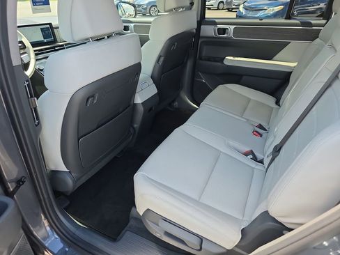 Used 2025 Hyundai Santa Fe Limited FWD image 31