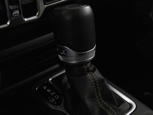 Used 2022 Jeep Wrangler Unlimited Sahara AWD/4WD image 26