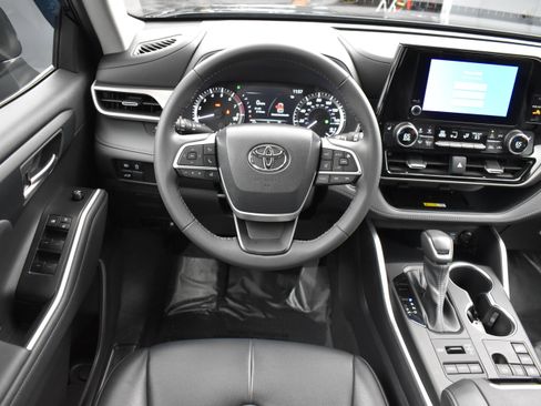 Used 2023 Toyota Highlander XLE AWD/4WD image 15