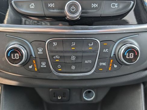 Used 2023 Chevrolet Traverse LT FWD image 26