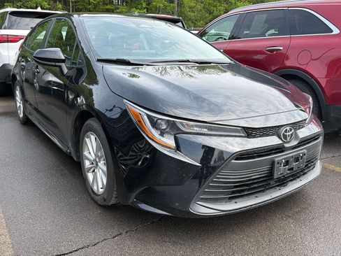 Used 2025 Toyota Corolla LE w/ LE Premium Package FWD image 25