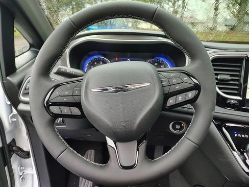 New 2026 Chrysler Pacifica Select AWD/4WD image 11