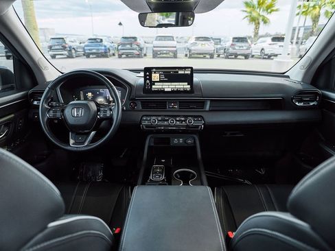 Used 2023 Honda Pilot Elite image 32