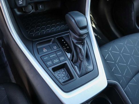 Used 2022 Toyota RAV4 XLE image 26