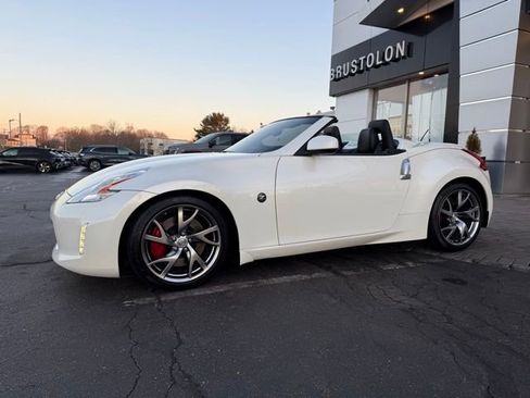 Used 2017 Nissan 370Z Touring Sport image 12