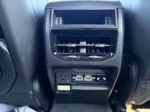 Used 2025 Jeep Grand Cherokee Limited AWD/4WD image 15