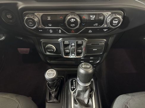 Used 2023 Jeep Wrangler Unlimited Sport AWD/4WD image 25
