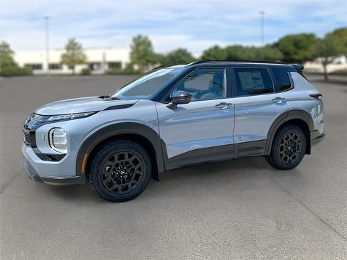 New 2025 Mitsubishi Outlander Trail Edition image 3