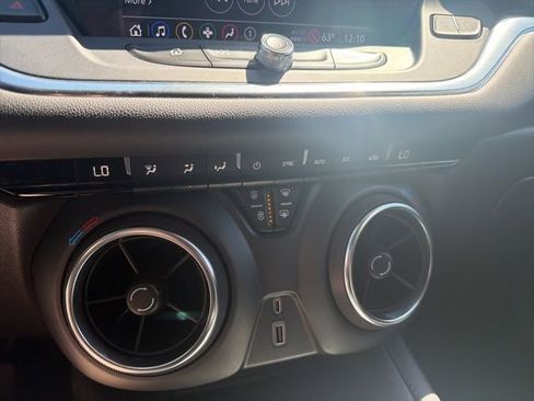 Used 2022 Chevrolet Blazer LT FWD image 16