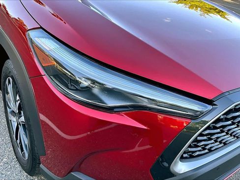 Certified 2025 Toyota Corolla Cross XLE image 27