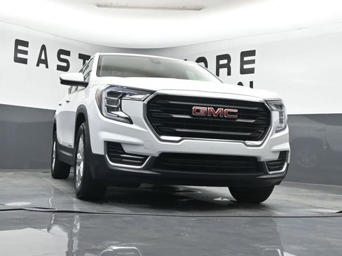 Used 2024 GMC Terrain SLE image 29