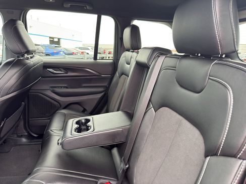 Used 2024 Jeep Grand Cherokee Altitude AWD/4WD image 33
