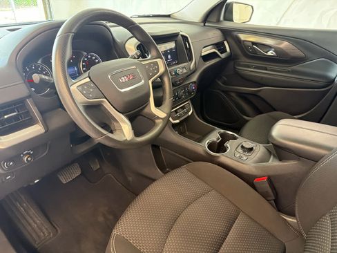 Used 2024 GMC Terrain SLE w/ Driver Convenience Package FWD image 7