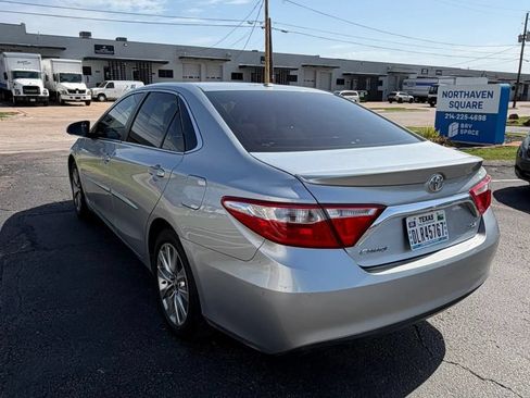 Used 2016 Toyota Camry XLE w/ Moonroof Package FWD image 5