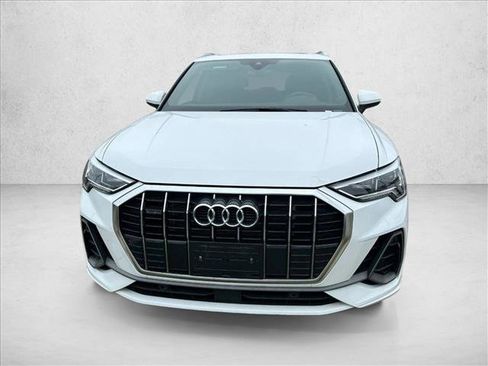 Used 2025 Audi Q3 2.0T Premium image 2
