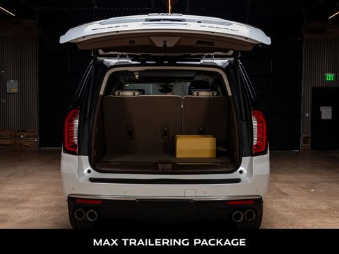 Used 2023 GMC Yukon Denali w/ Denali Reserve Package image 8