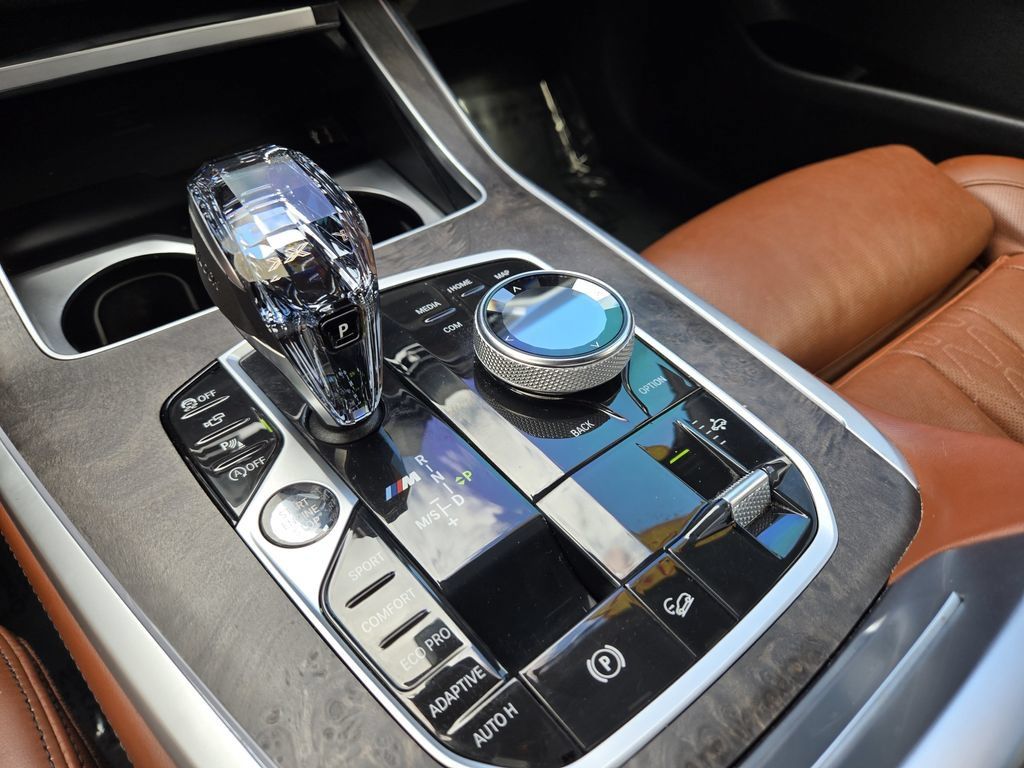 Used 2021 BMW X7 M50i w/ Dynamic Handling Package AWD/4WD image 22