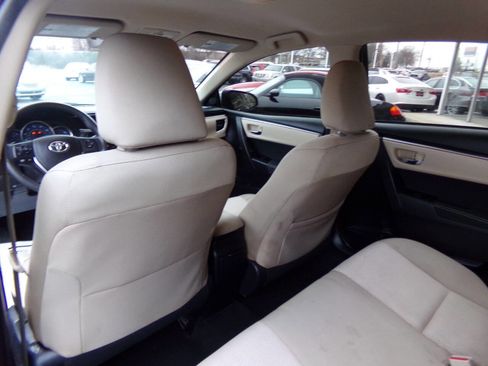 Used 2015 Toyota Corolla LE image 11