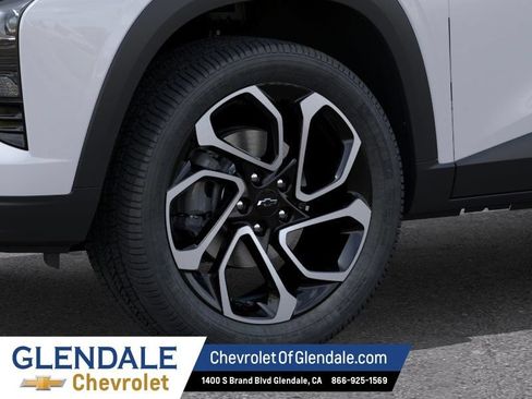 New 2026 Chevrolet Trax RS w/ Sunroof Package FWD image 9