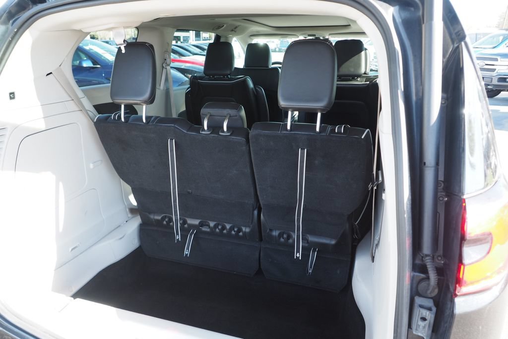 Used 2023 Chrysler Pacifica Limited FWD image 18