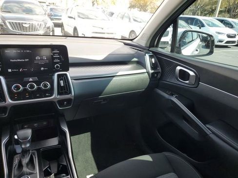 Used 2021 Kia Sorento LX image 13