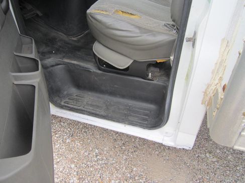 Used 2010 Chevrolet Express 3500 Extended image 7