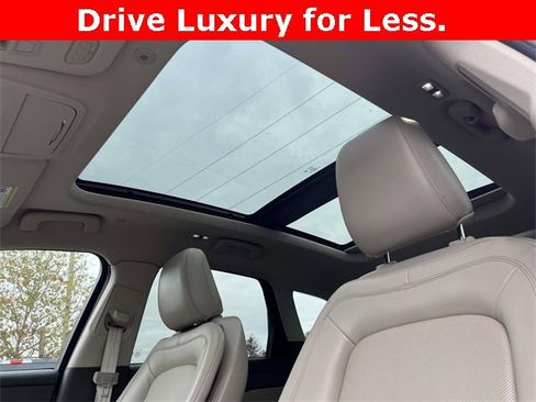 Used 2022 Lincoln Corsair AWD w/ Premium Package image 11